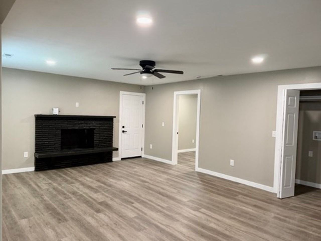 1755 S Greenwood Ave - Photo 2 of 12