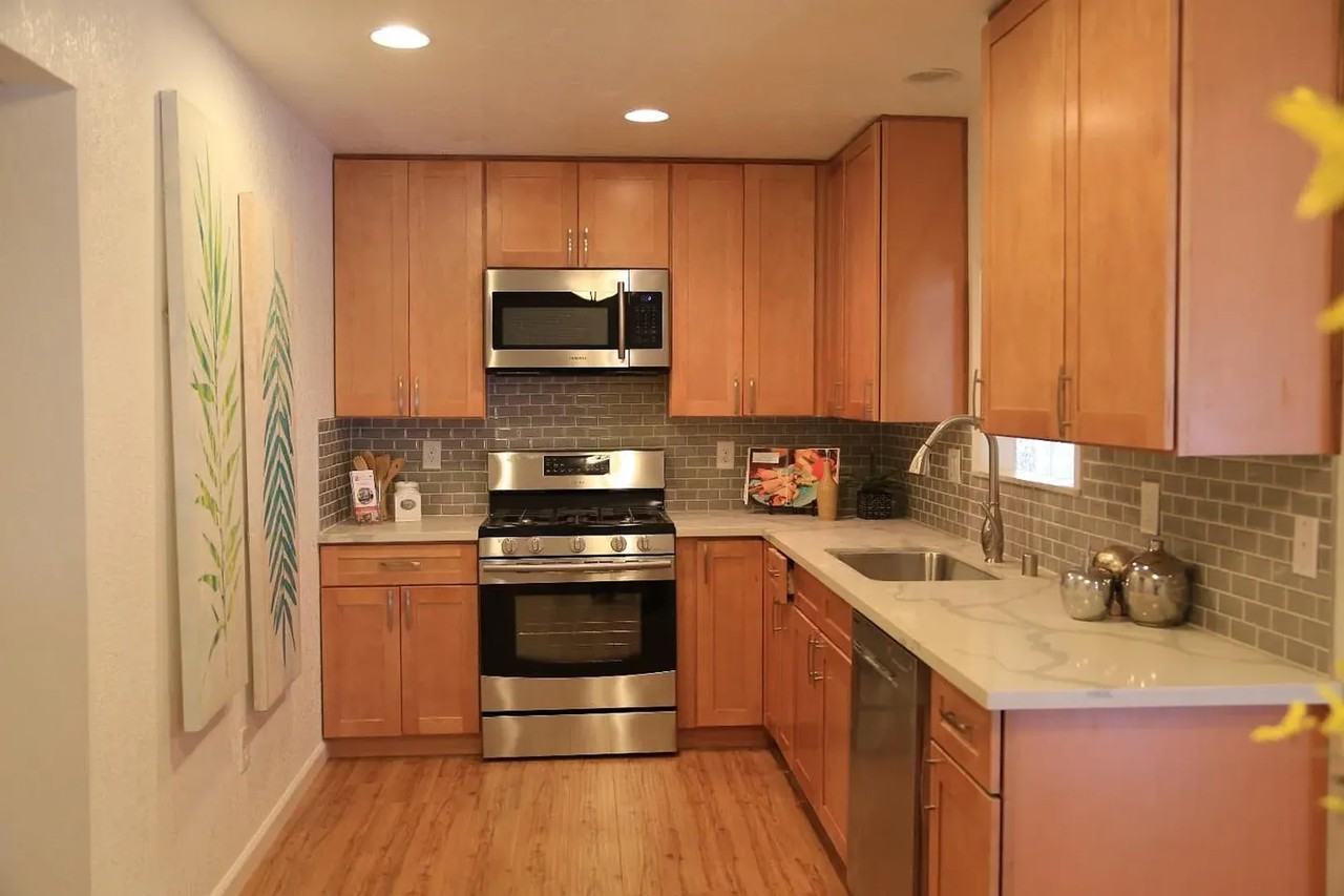 3829 Delaware Ave - Photo 7 of 17
