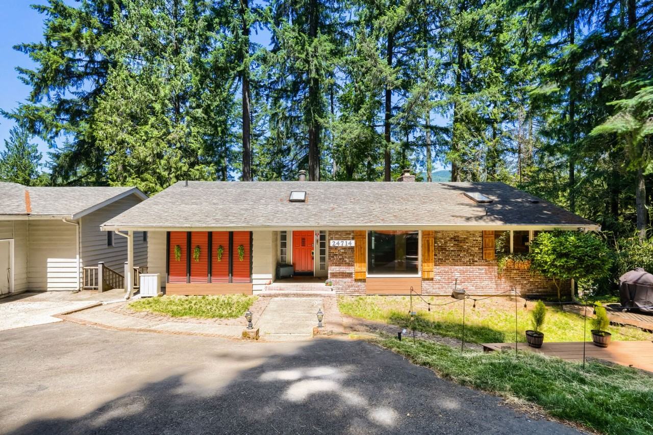 24714 Se Mirrormont Way - Photo 4 of 33