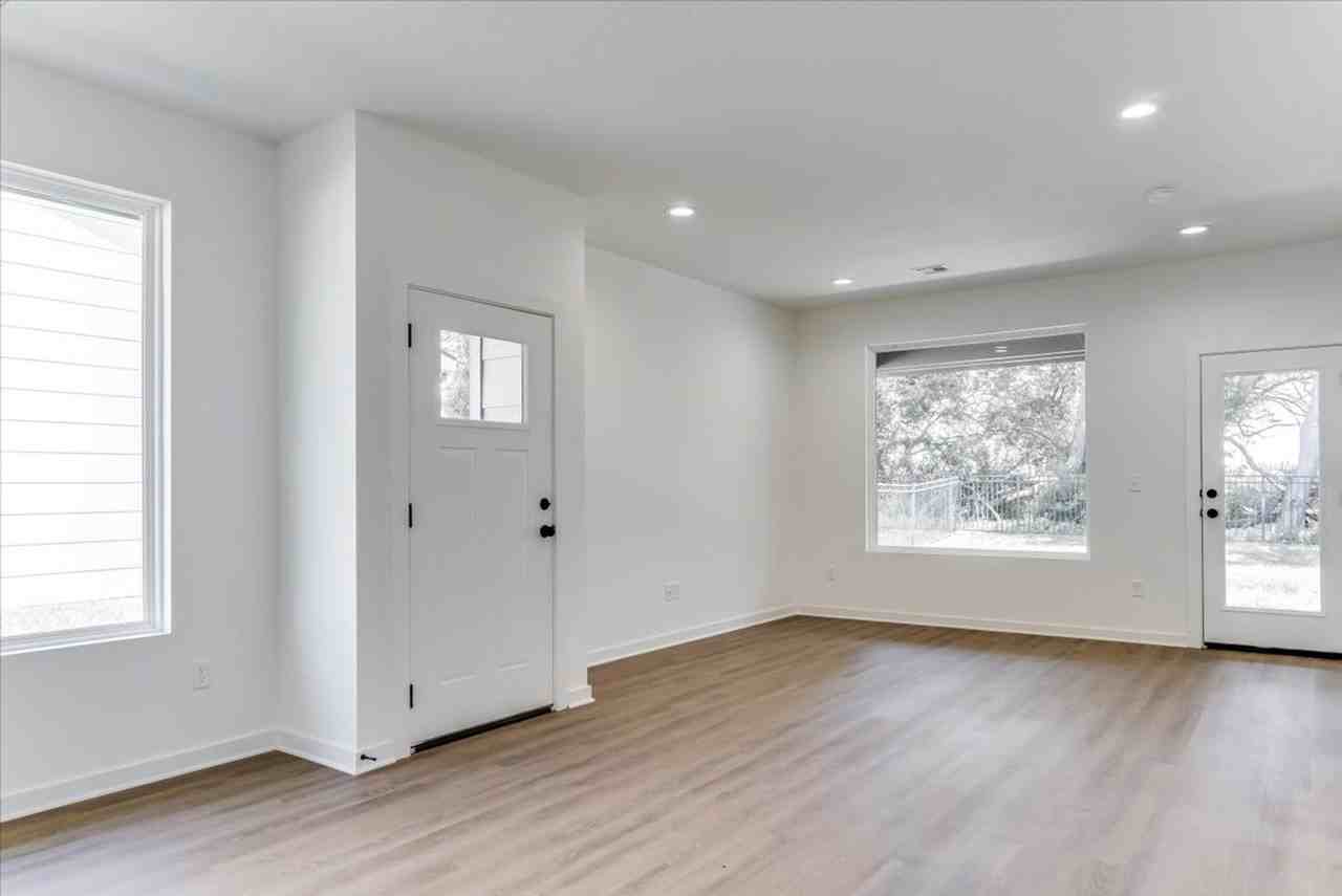2704-100 Zulu St - Photo 5 of 30