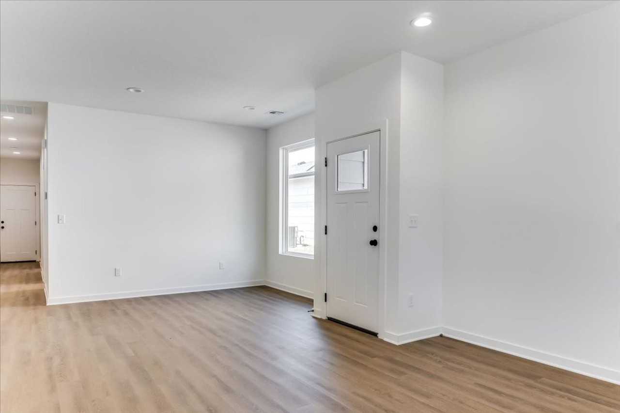 2704-100 Zulu St - Photo 6 of 30