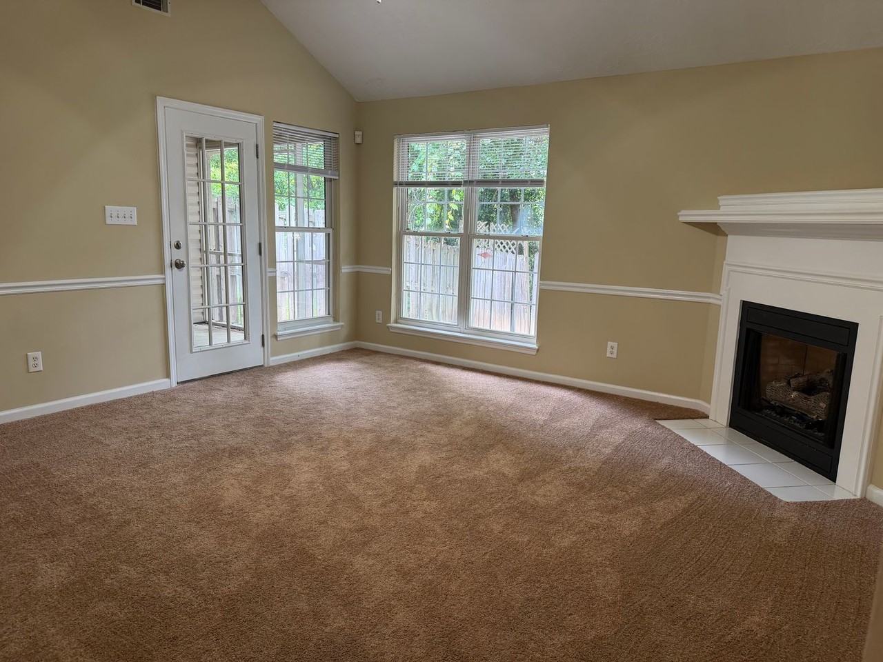 303 Hazelnut Dr - Photo 3 of 11