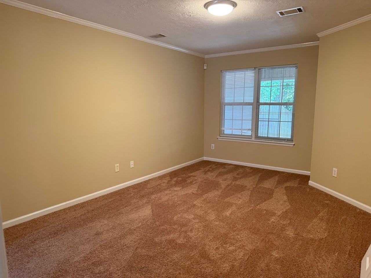 303 Hazelnut Dr - Photo 6 of 11