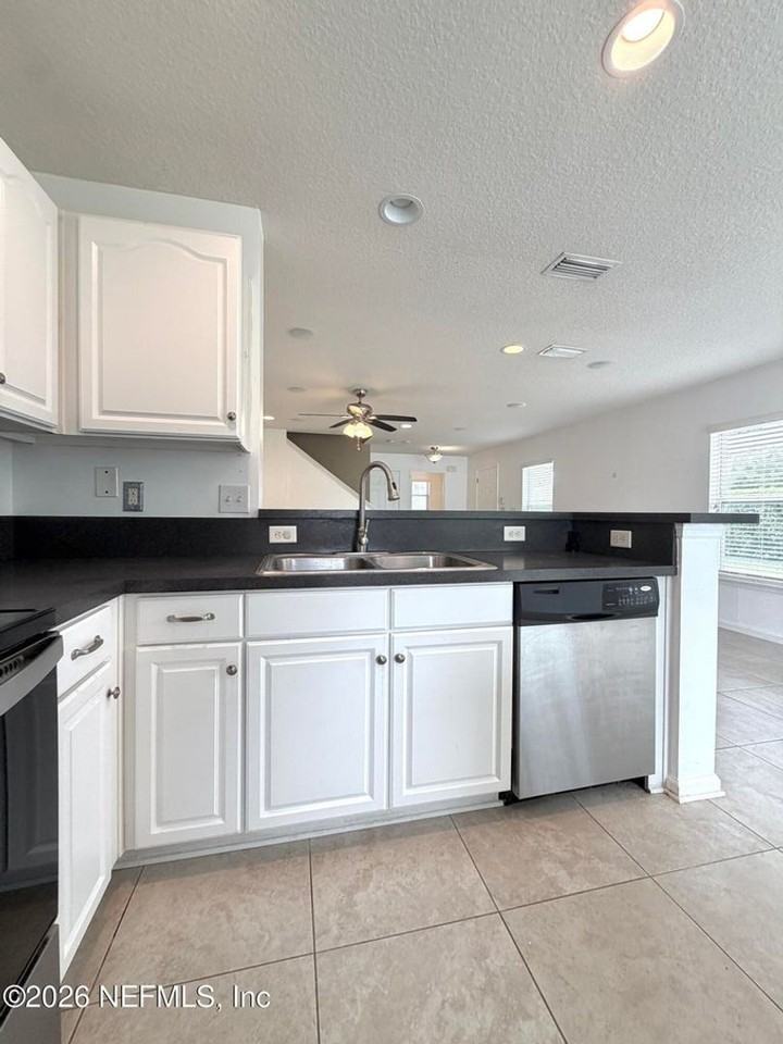 104 Crete Ct - Photo 6 of 26