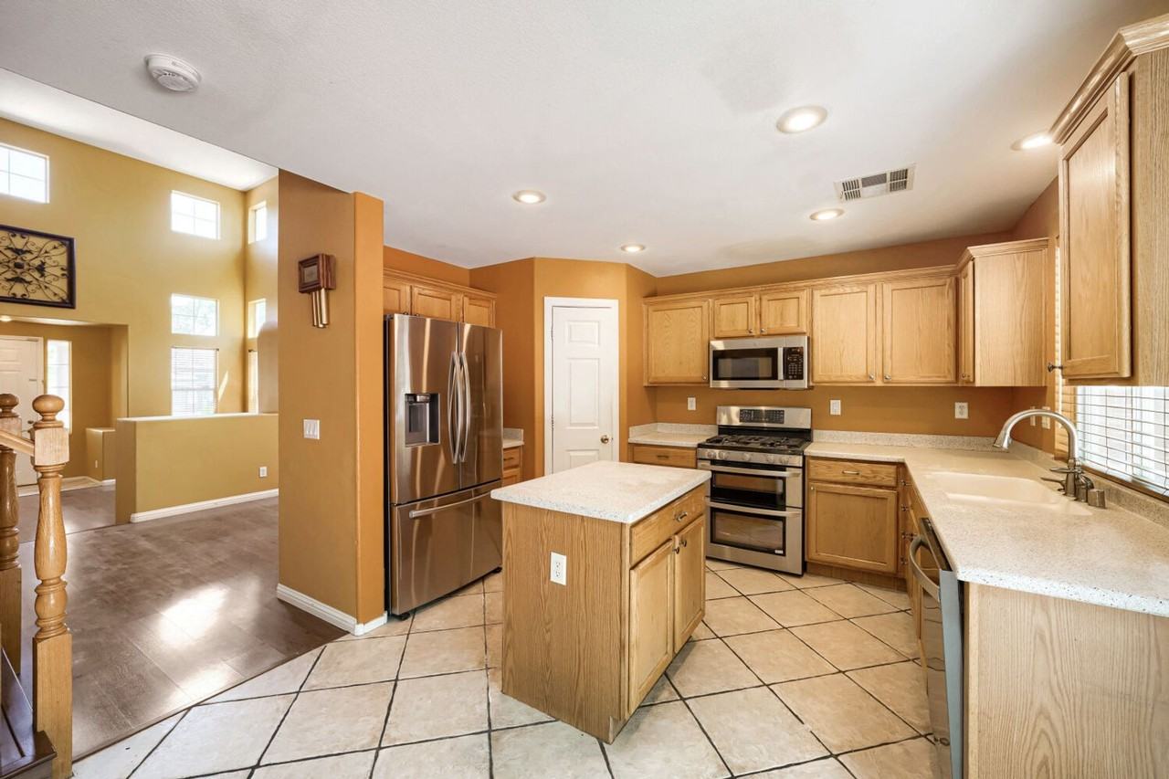 10381 Sleeping Sun Ct - Photo 7 of 23