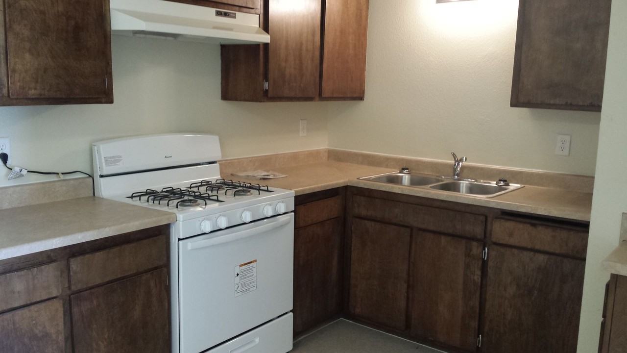 Single Story Apartment Homes in Shafter - Photo 4 of 25