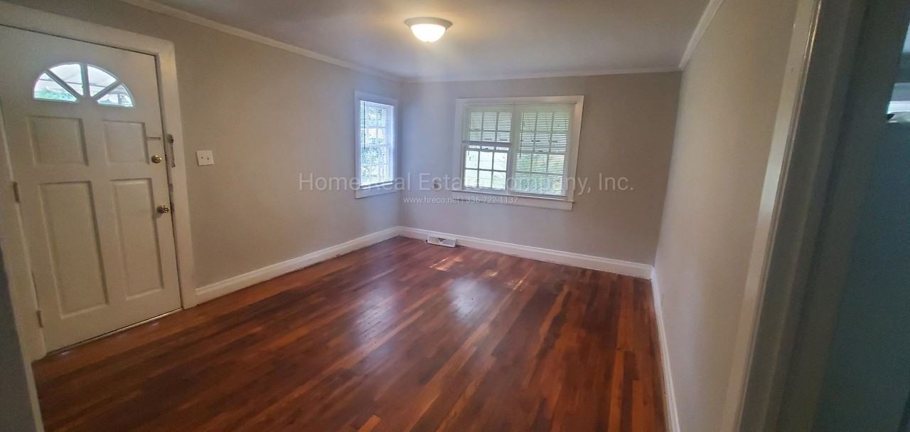 2705 Ludwig St - Photo 2 of 9
