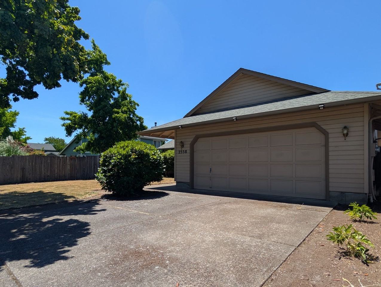 2558 Cubit St - Photo 2 of 28
