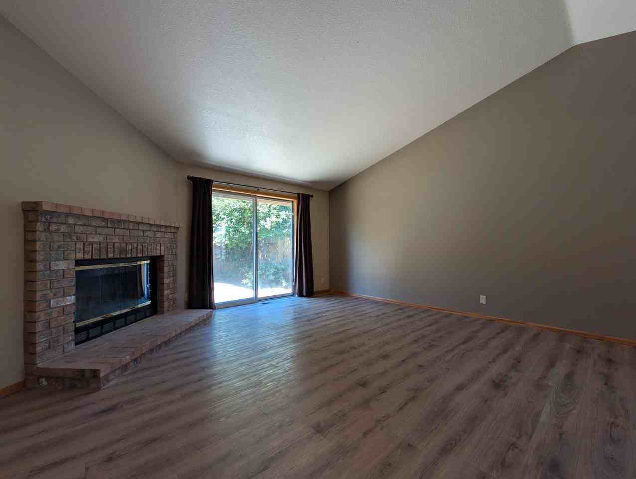 2558 Cubit St - Photo 4 of 28