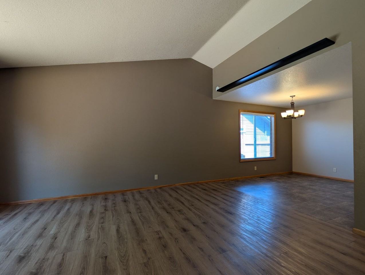 2558 Cubit St - Photo 5 of 28