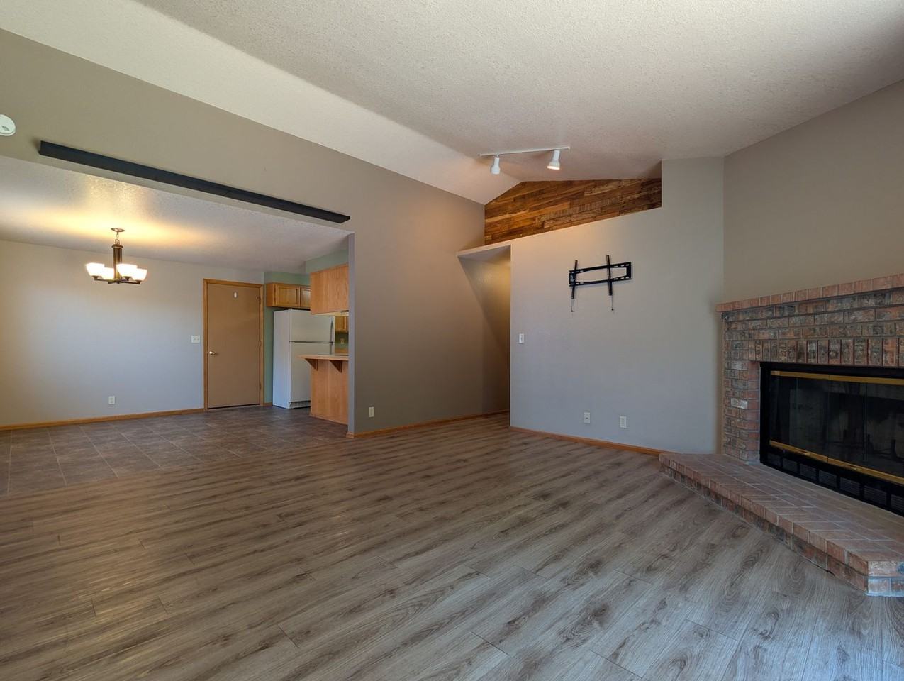 2558 Cubit St - Photo 6 of 28