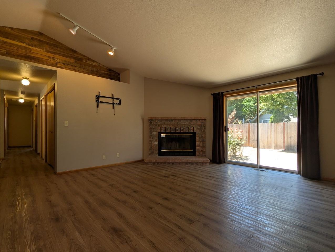 2558 Cubit St - Photo 7 of 28