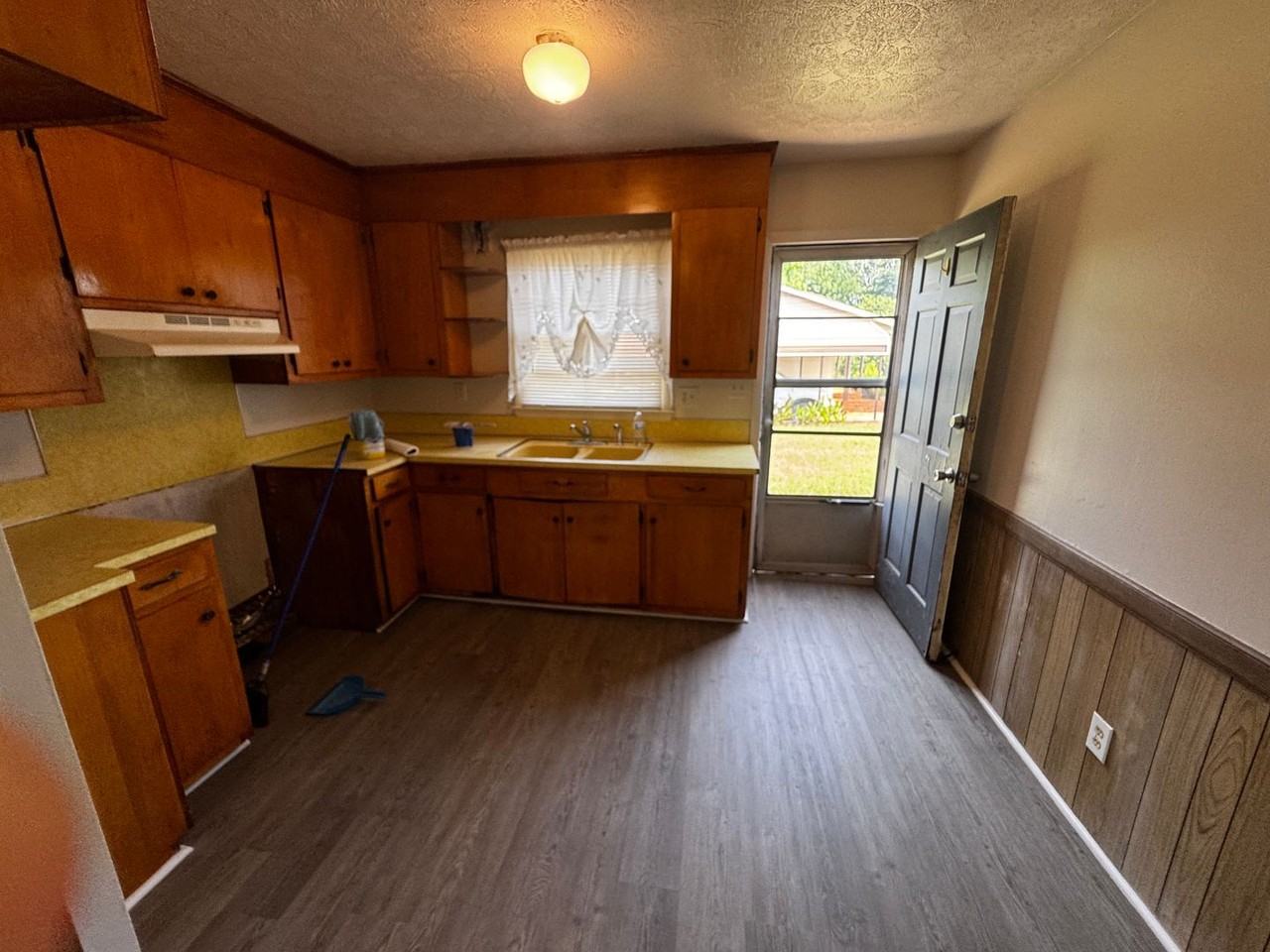 1705 Windover Rd - Photo 5 of 14