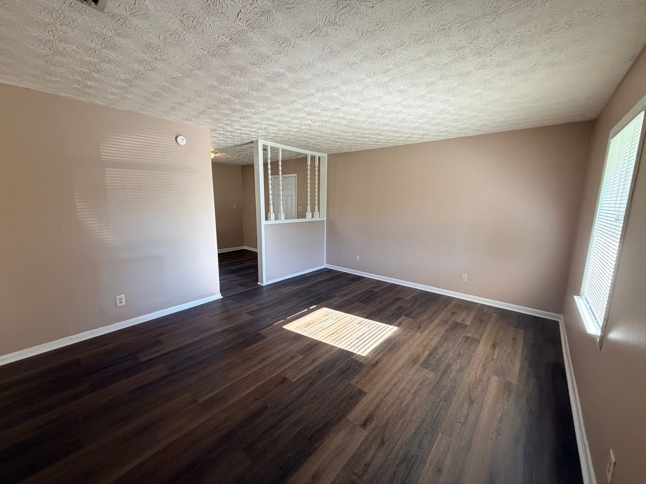 408 S College St - Photo 2 of 17