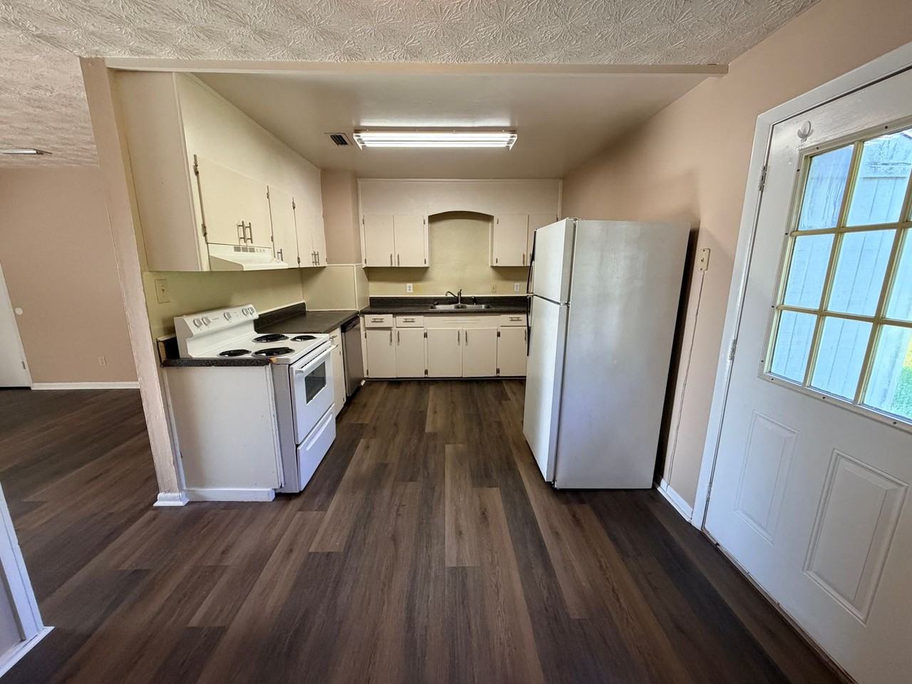 408 S College St - Photo 5 of 17