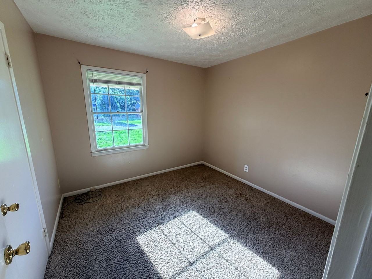 408 S College St - Photo 6 of 17