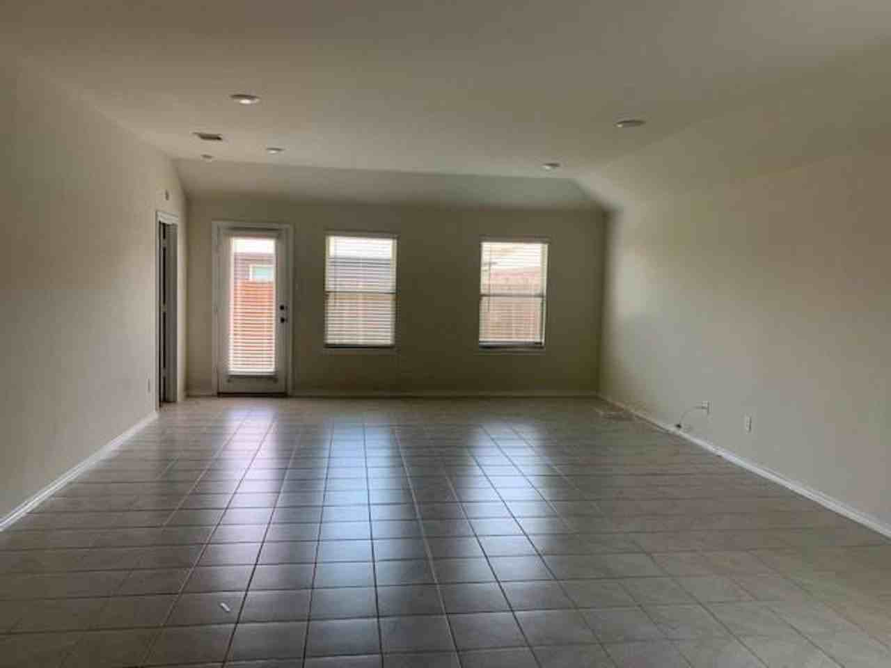 814 Rustic Meadows Trl - Photo 4 of 12