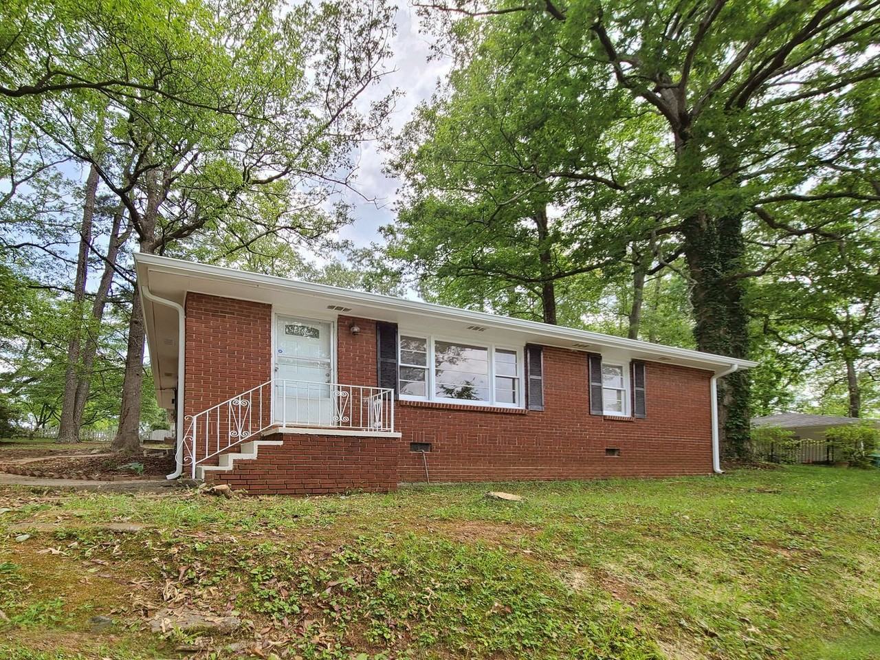 3225 Forrest Hills Dr - Photo 3 of 50