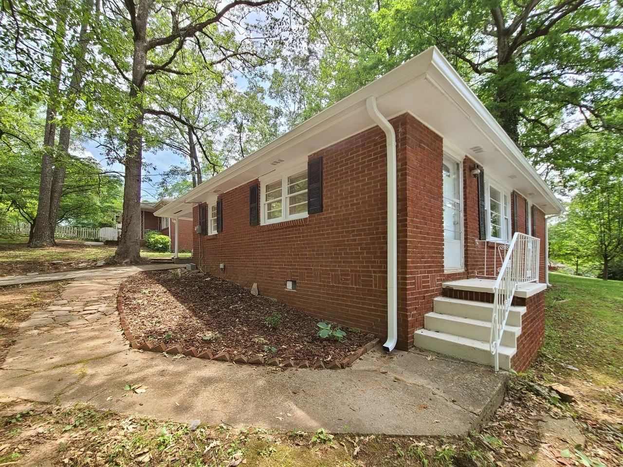 3225 Forrest Hills Dr - Photo 5 of 50