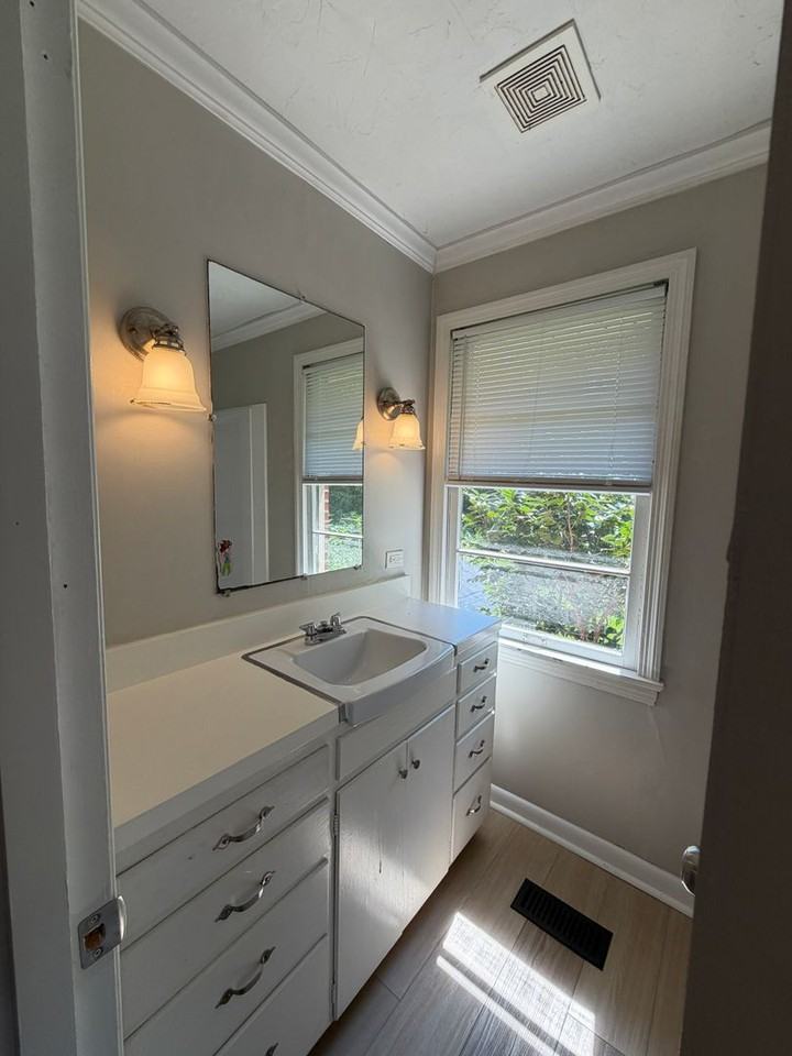 1332 Champaign Ave - Photo 6 of 12