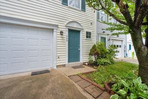 featured image of 442 Blossom Ln