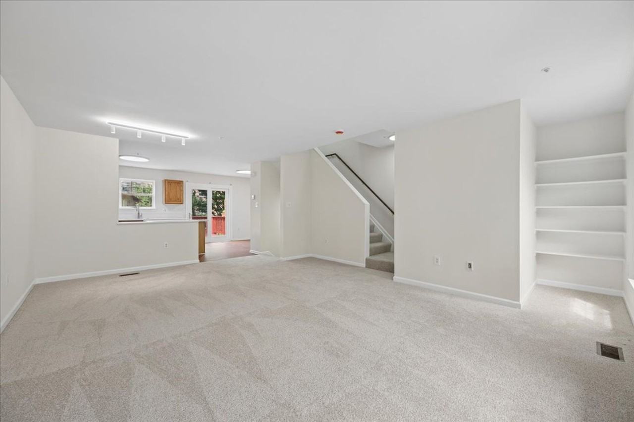 442 Blossom Ln - Photo 5 of 22