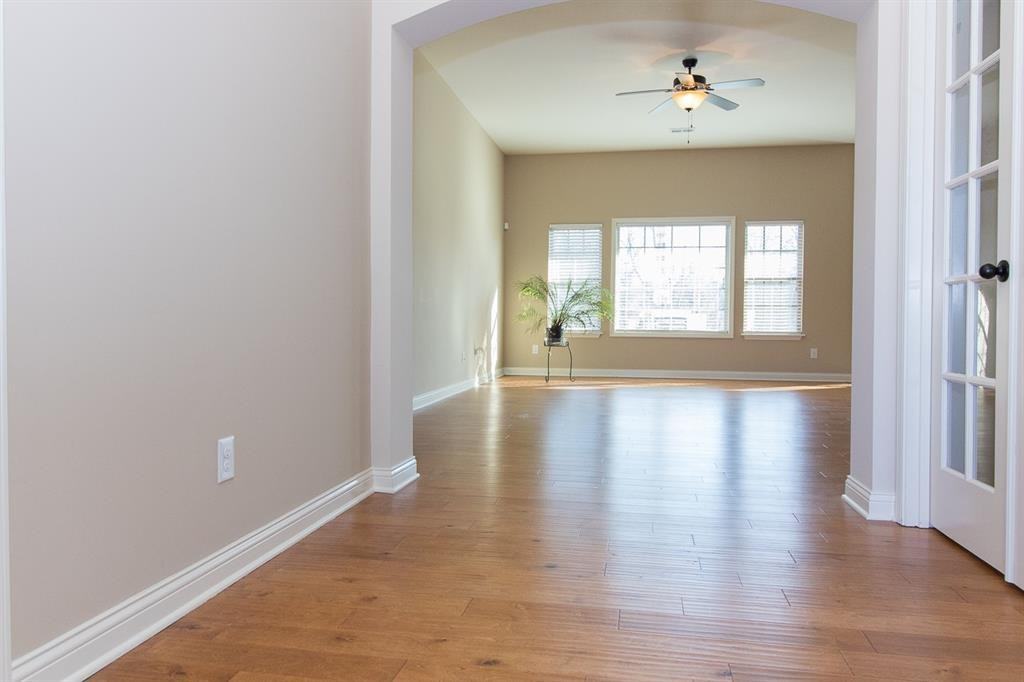 142 Shirley Blvd - Photo 4 of 34