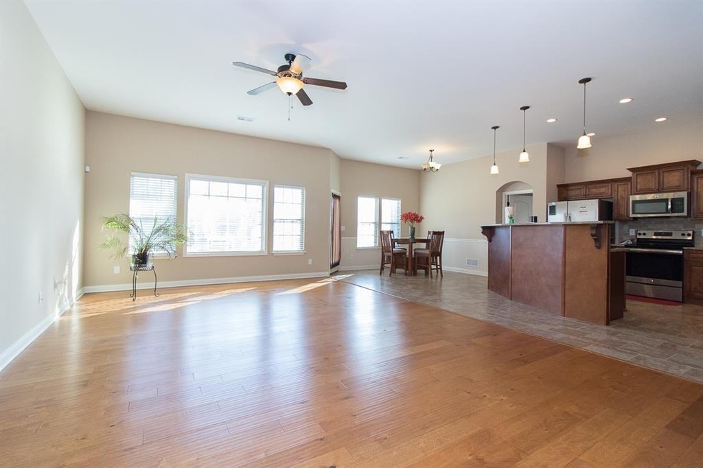 142 Shirley Blvd - Photo 6 of 34