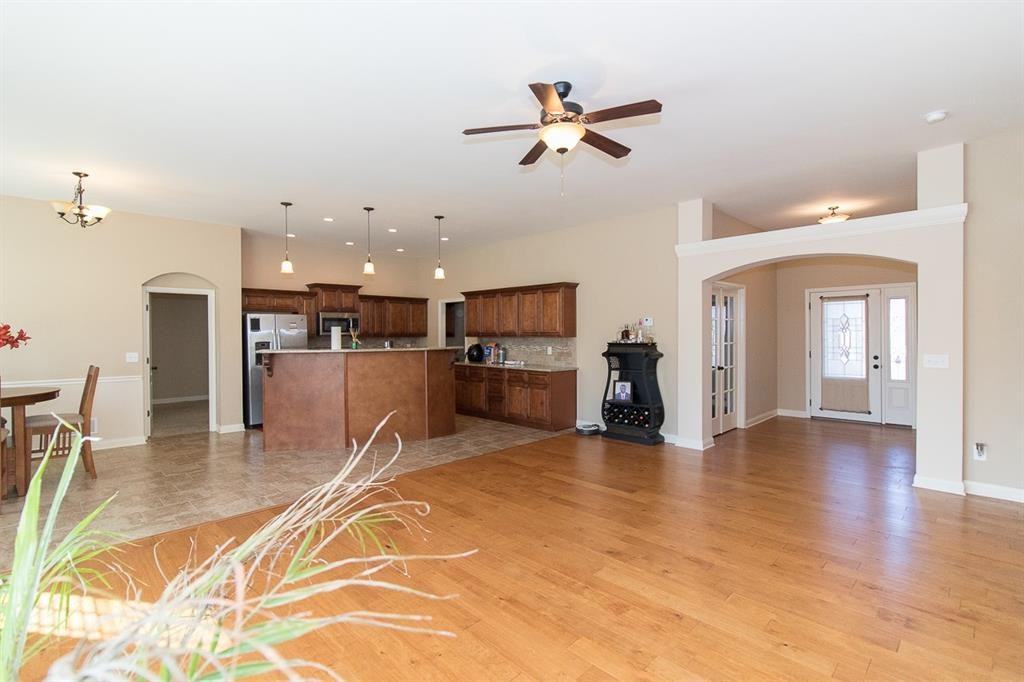 142 Shirley Blvd - Photo 7 of 34