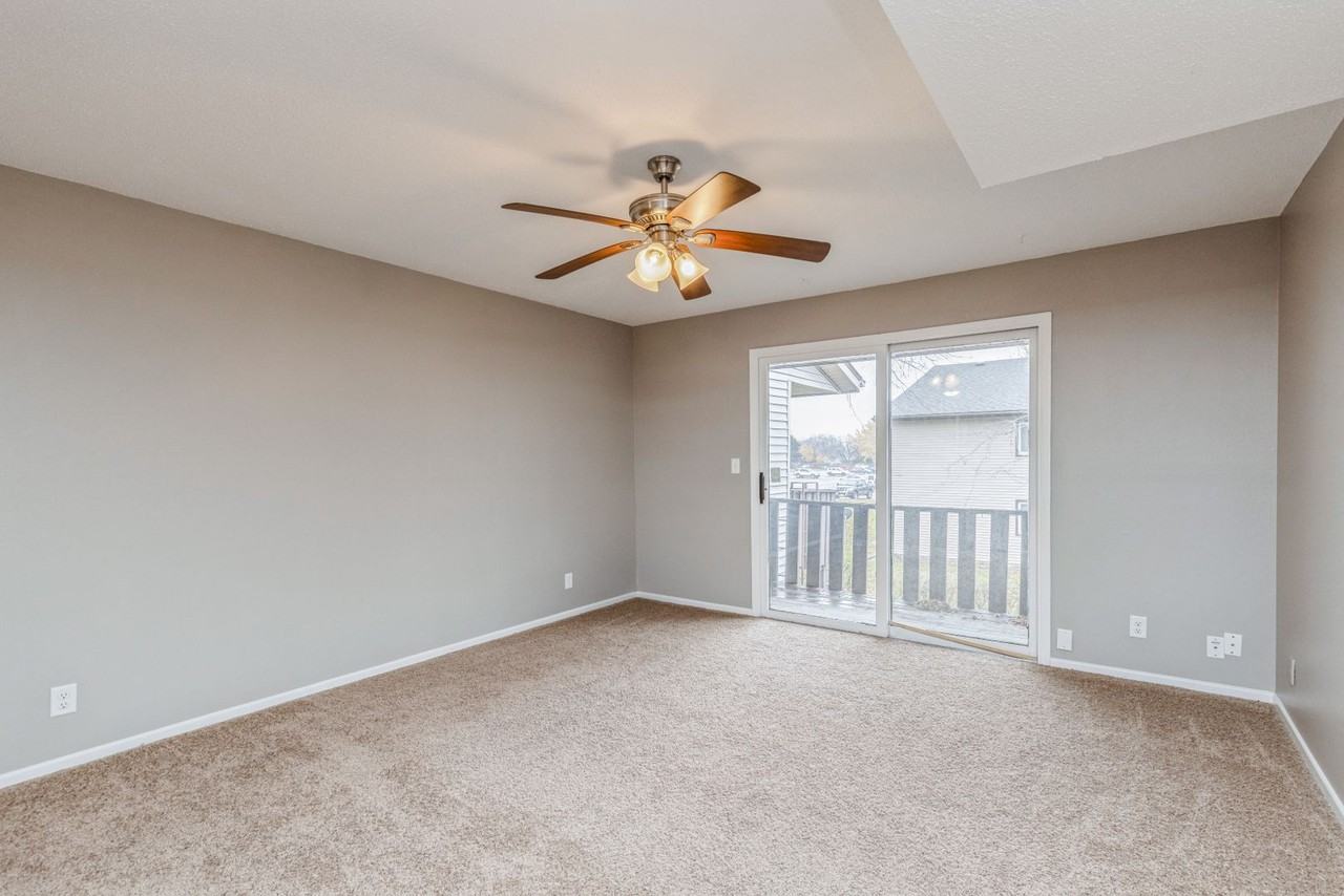 2079 Nw Hickory Ln - Photo 4 of 16