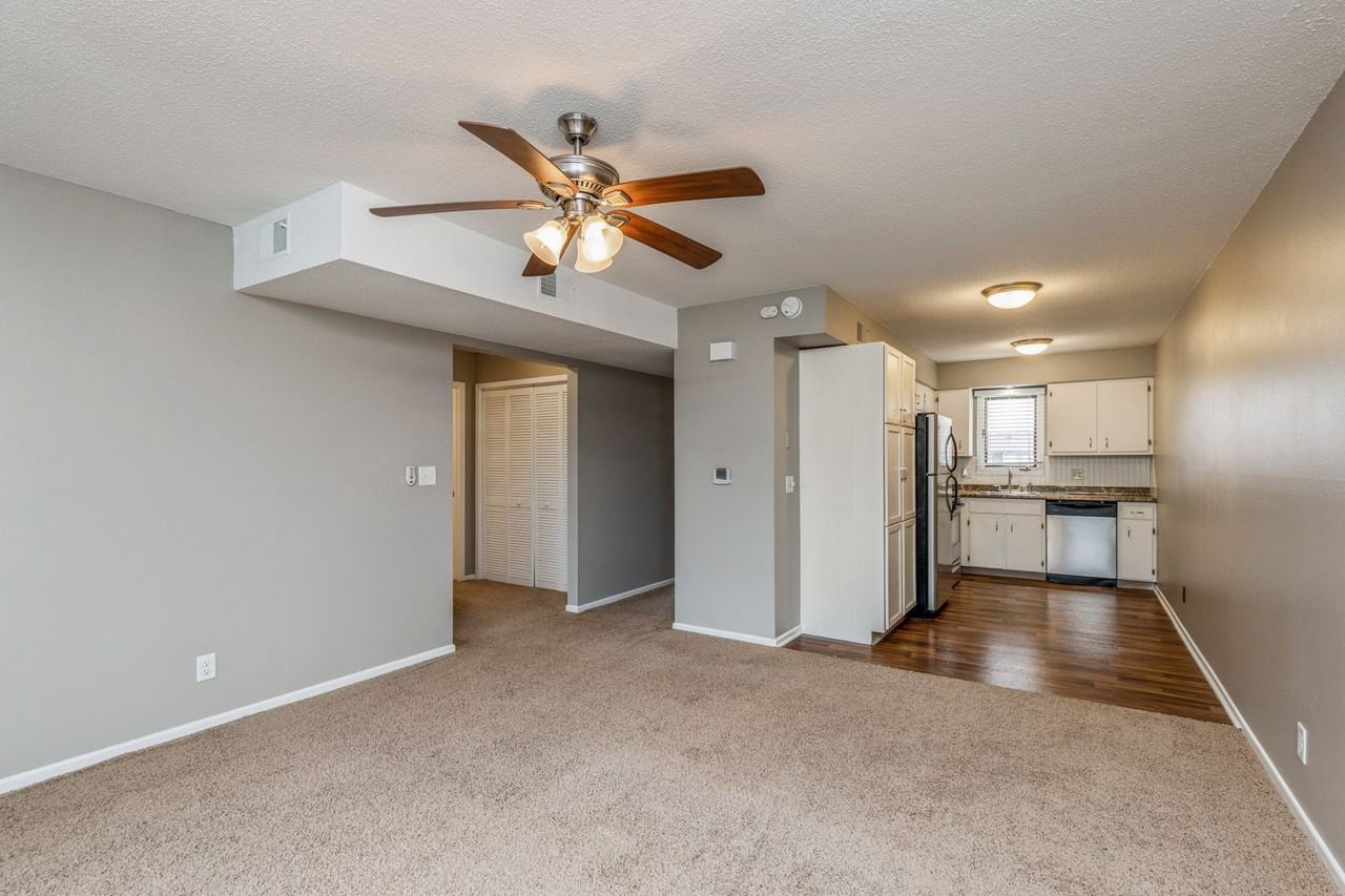 2079 Nw Hickory Ln - Photo 6 of 16
