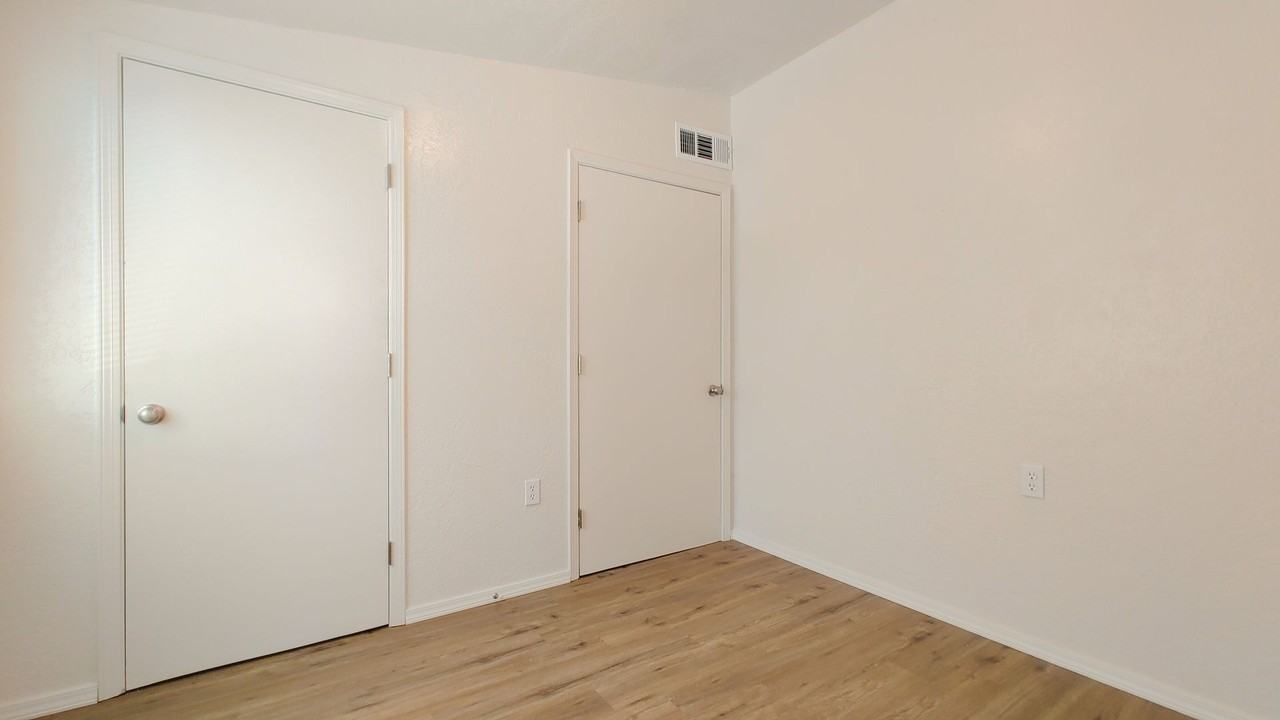 609 Pacific Ave Se - Photo 6 of 11