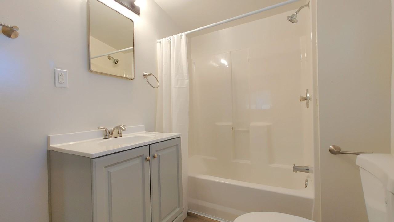 609 Pacific Ave Se - Photo 7 of 11