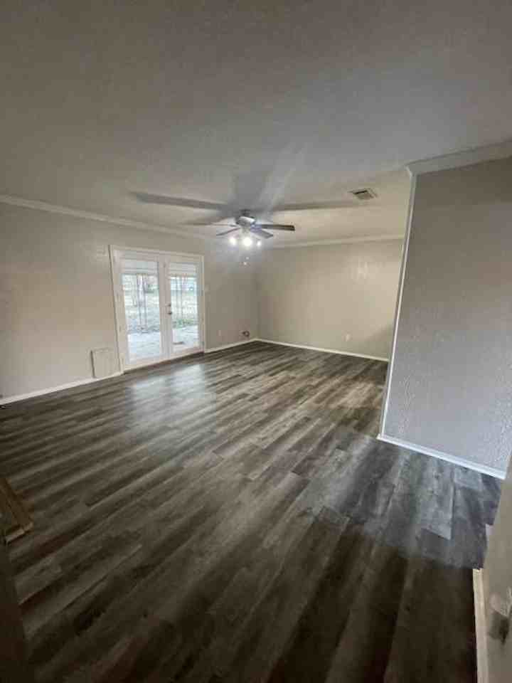 1240 22nd St Ne - Photo 2 of 11