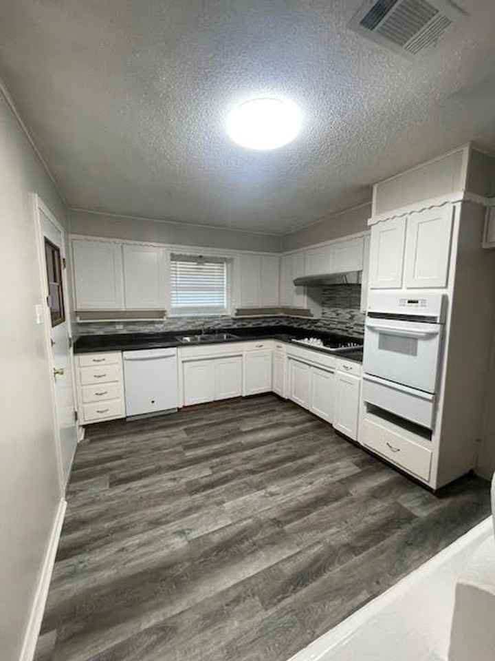 1240 22nd St Ne - Photo 3 of 11
