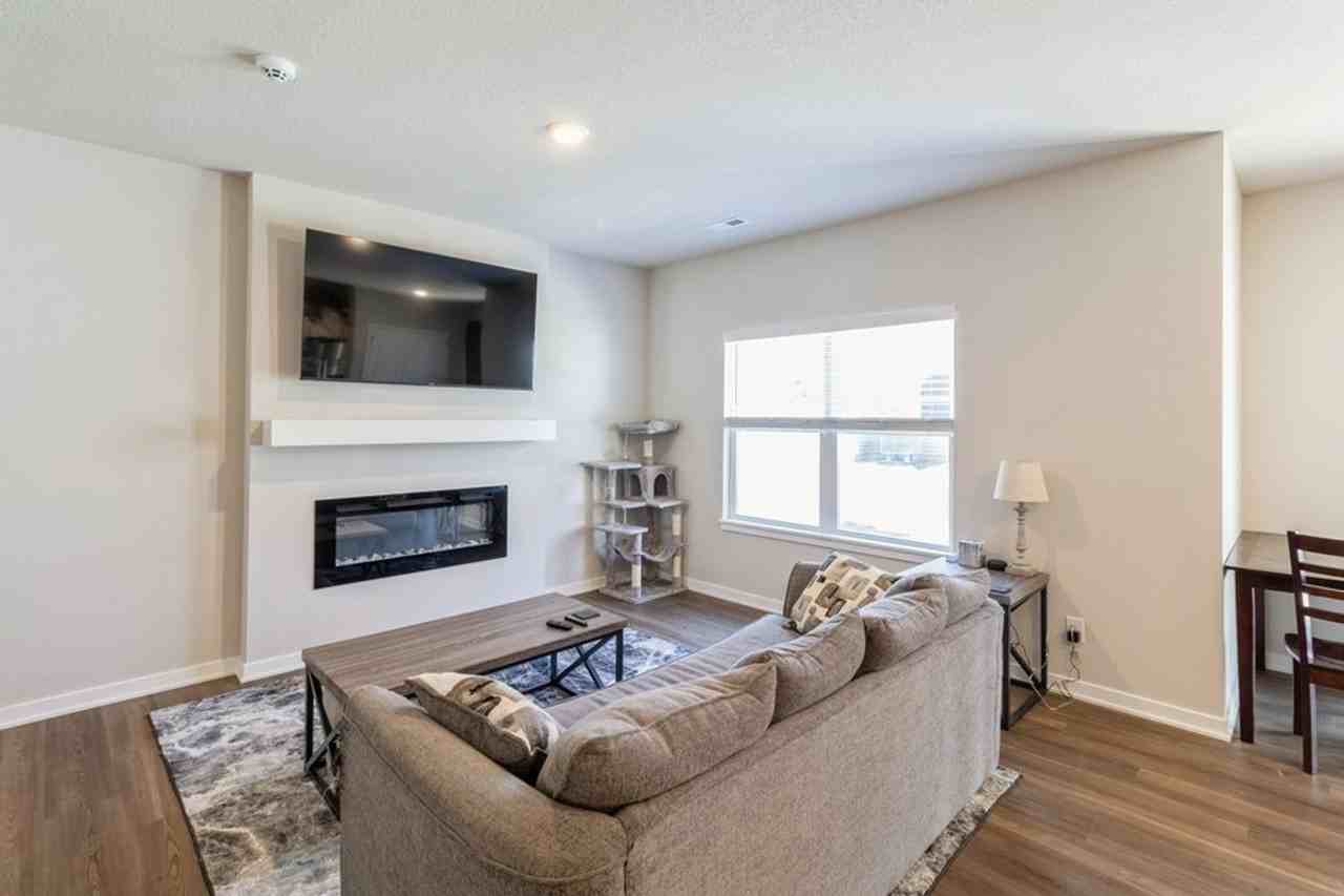 3220 Nw Greenwood St - Photo 2 of 16