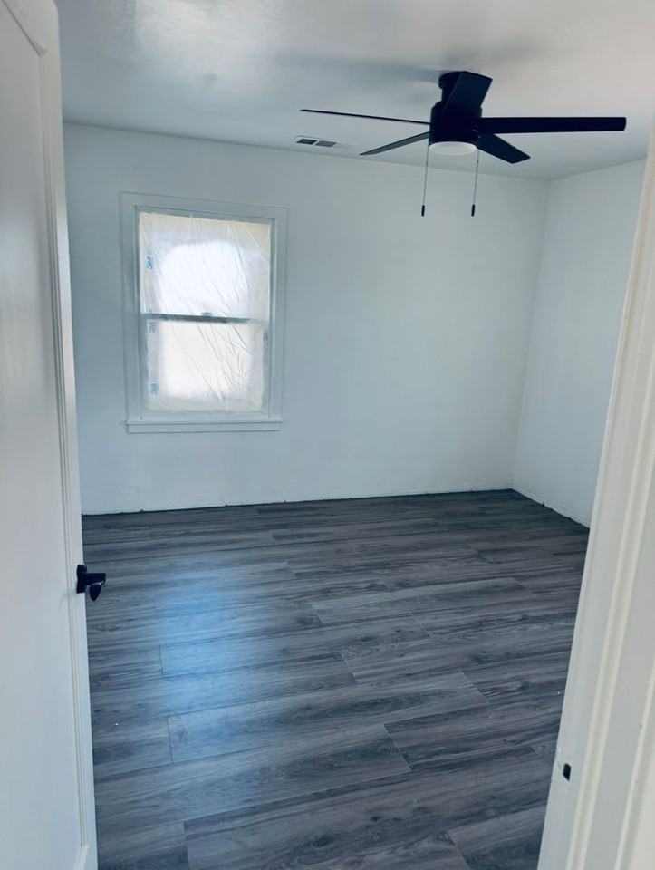 112 W Howard Ave - Photo 2 of 4