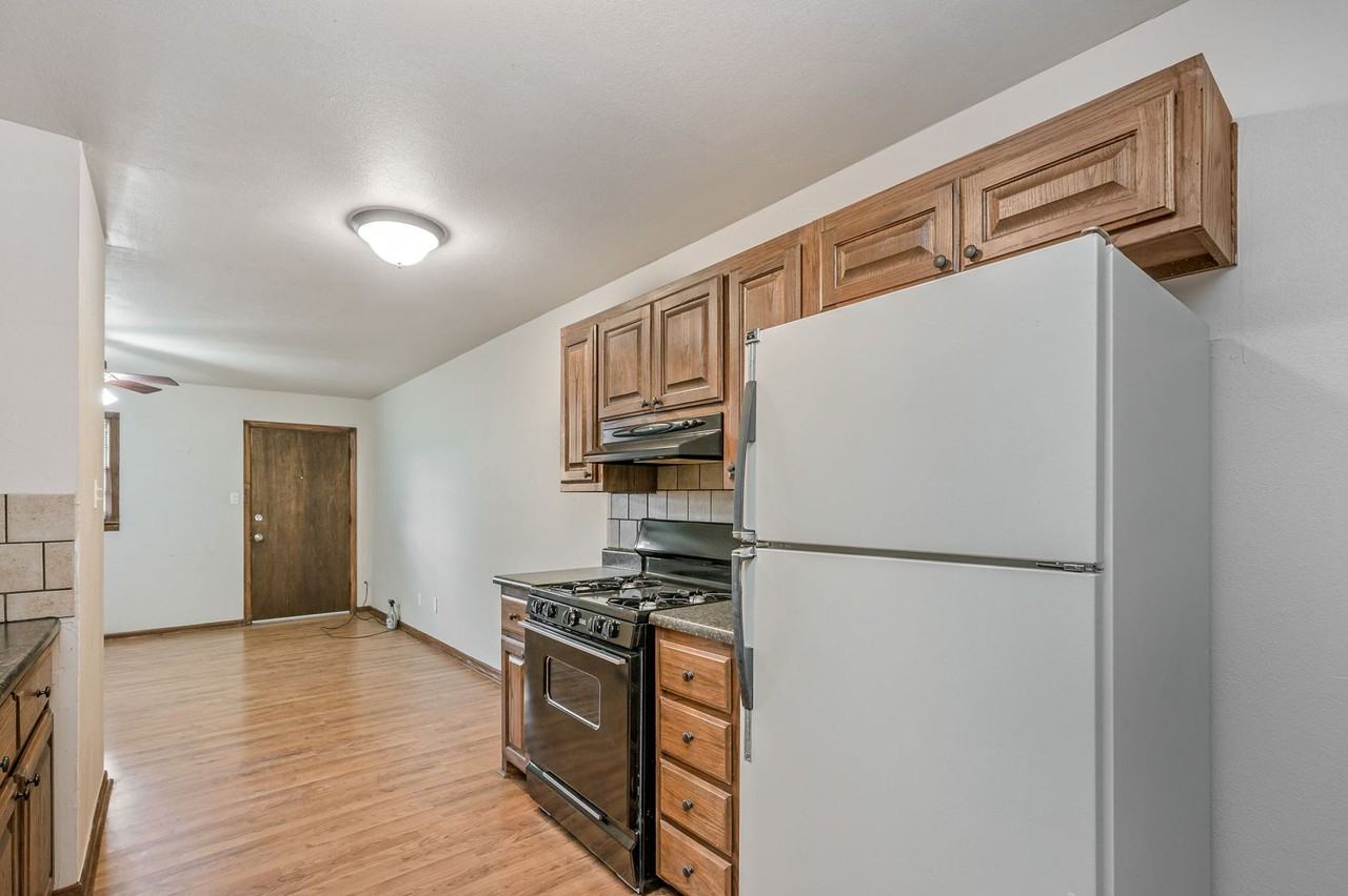 609 16th St #1 - Photo 7 of 27