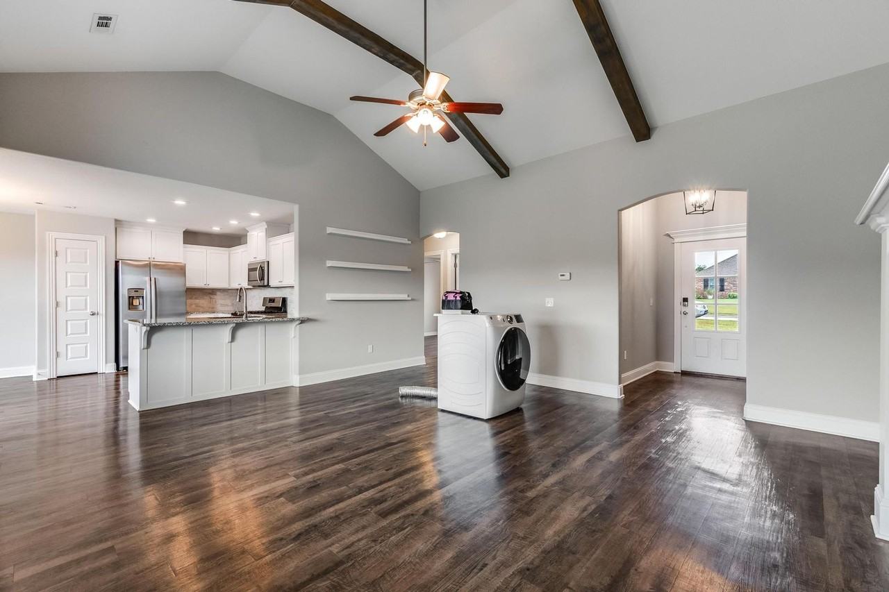 499 Concho St - Photo 5 of 22