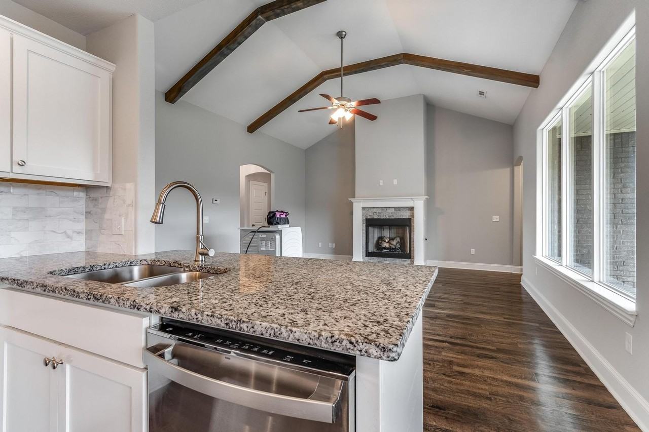 499 Concho St - Photo 6 of 22