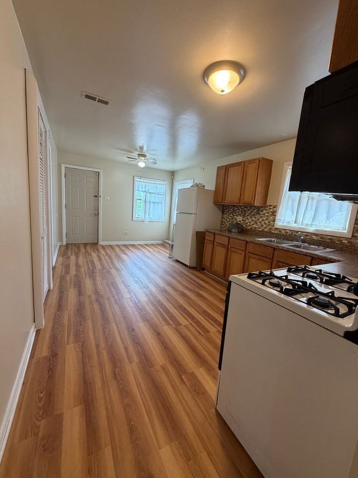 14045 S Atlantic Ave - Photo 3 of 21