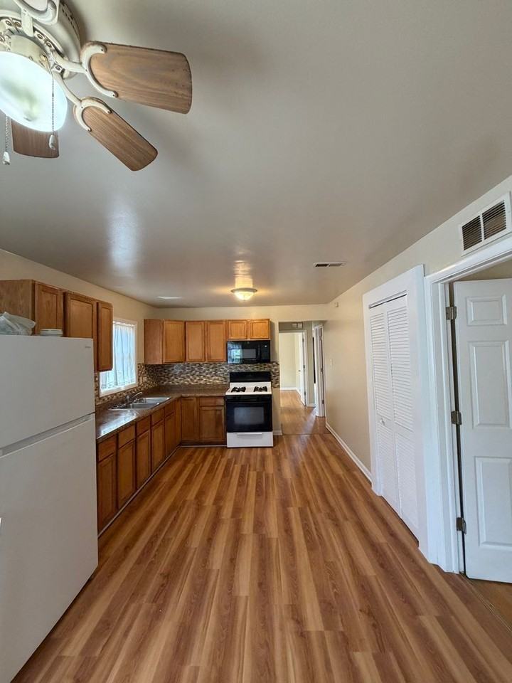 14045 S Atlantic Ave - Photo 4 of 21