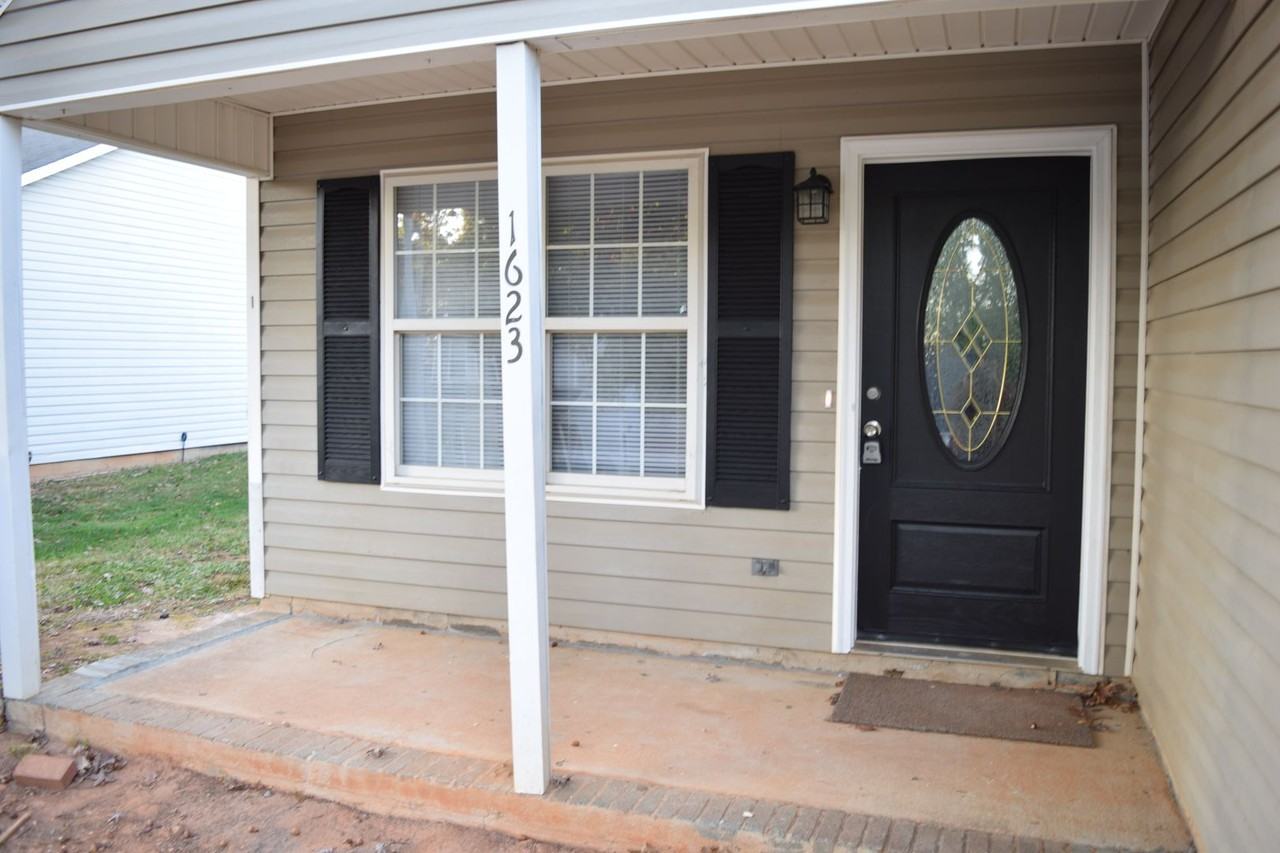 1623 Dendy Ln - Photo 2 of 14