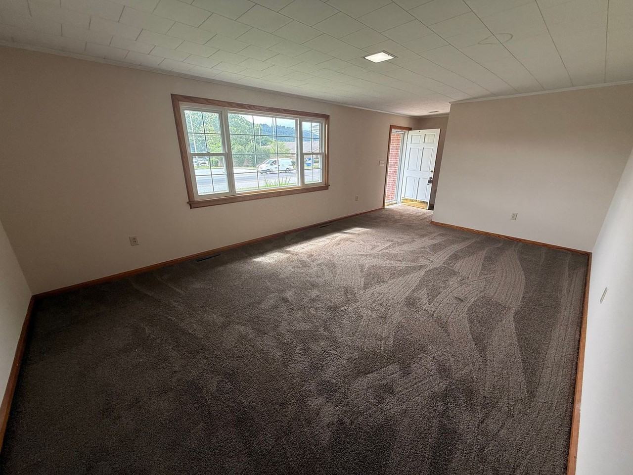 1010 Blount Ave - Photo 2 of 21