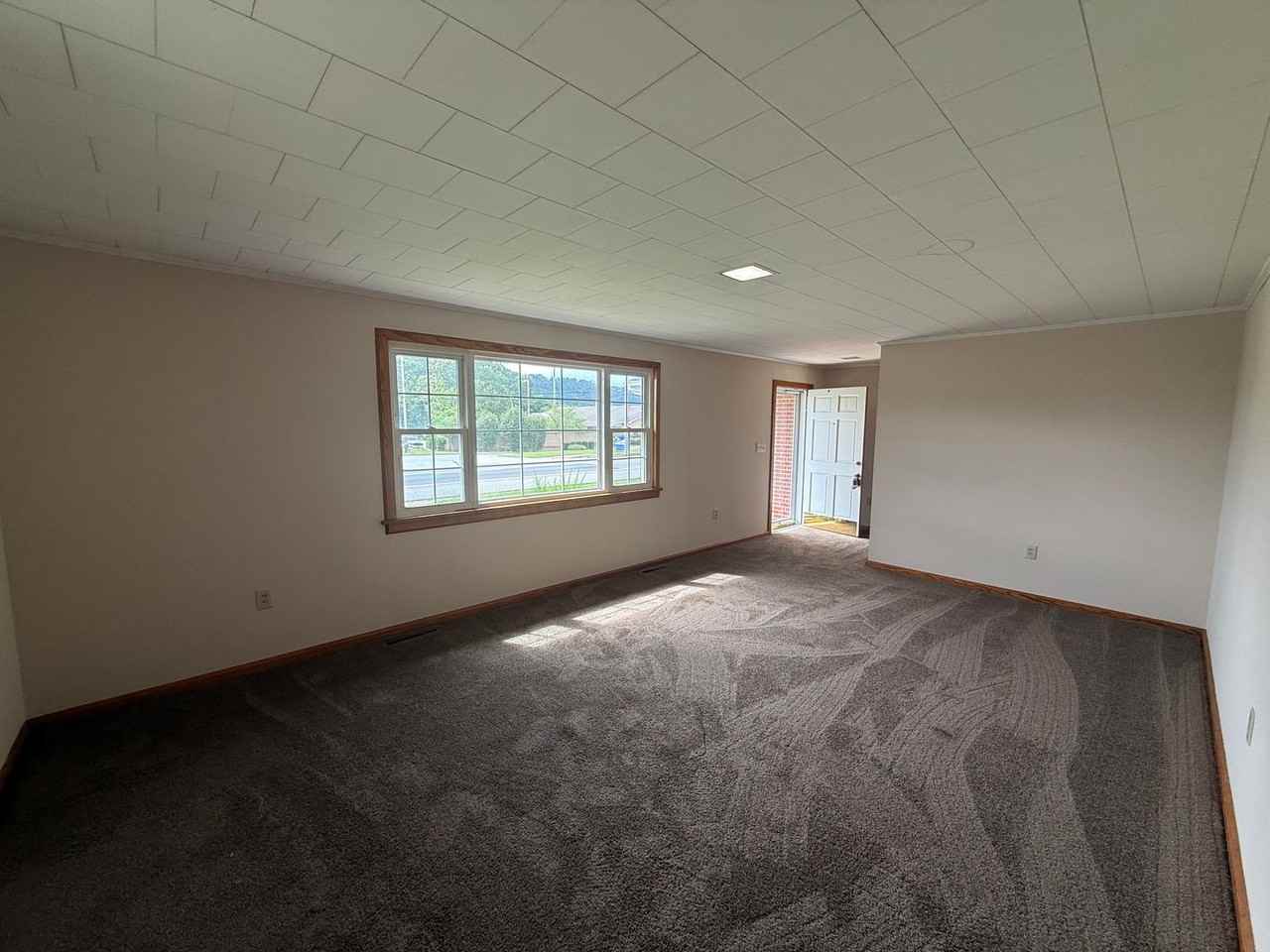 1010 Blount Ave - Photo 3 of 21