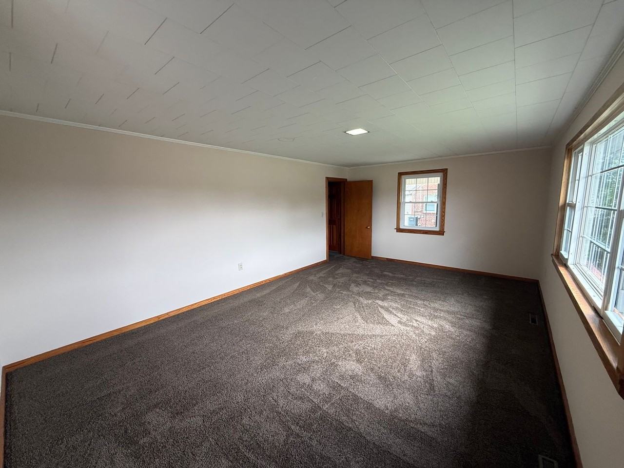 1010 Blount Ave - Photo 4 of 21
