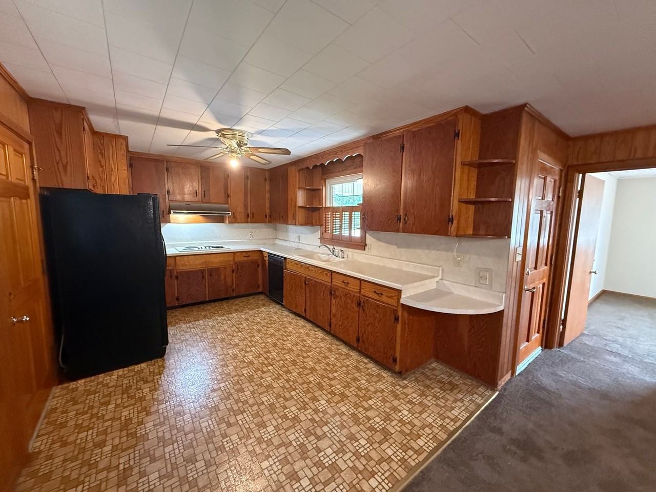 1010 Blount Ave - Photo 6 of 21