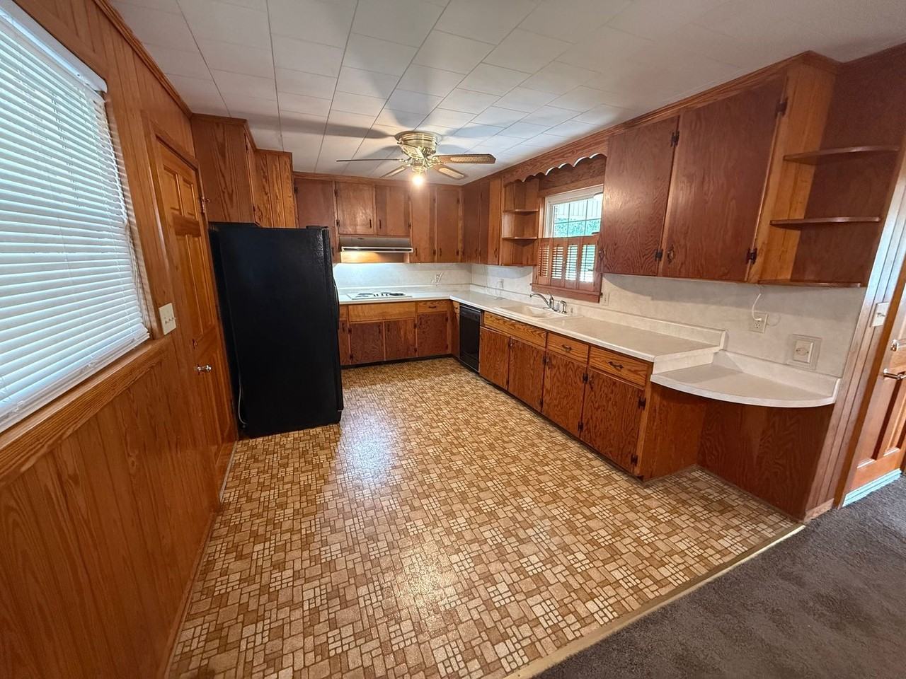 1010 Blount Ave - Photo 7 of 21