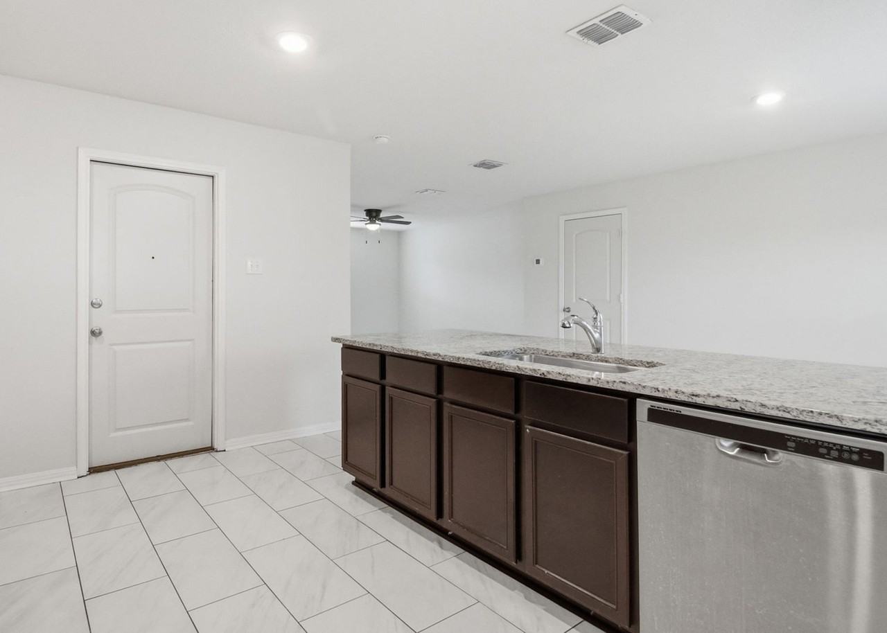11848 Davalos Ln - Photo 7 of 25