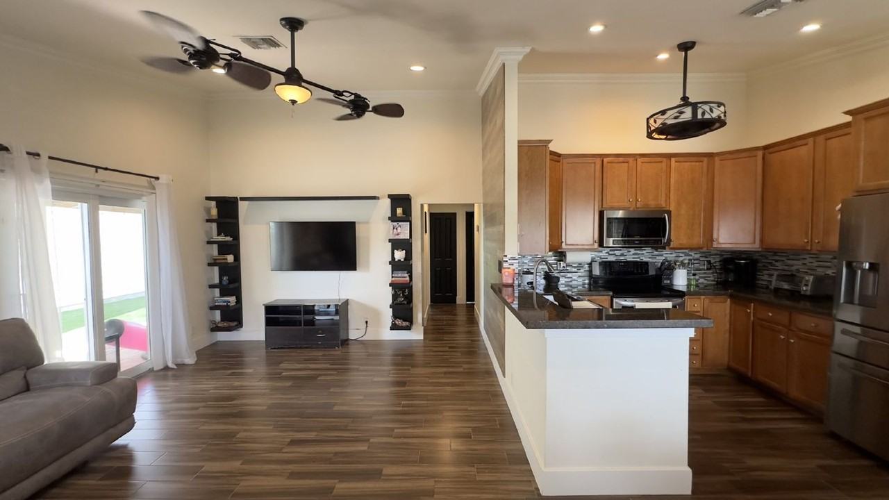 11106 Sacco Dr - Photo 3 of 40